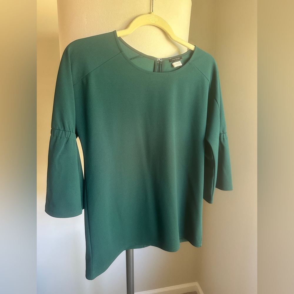 Ann Taylor Green Blouse Sleeve Top